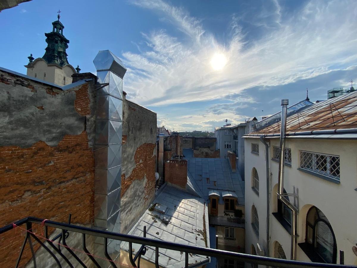 Grand Apartments On Rynok Square Лвив Екстериор снимка