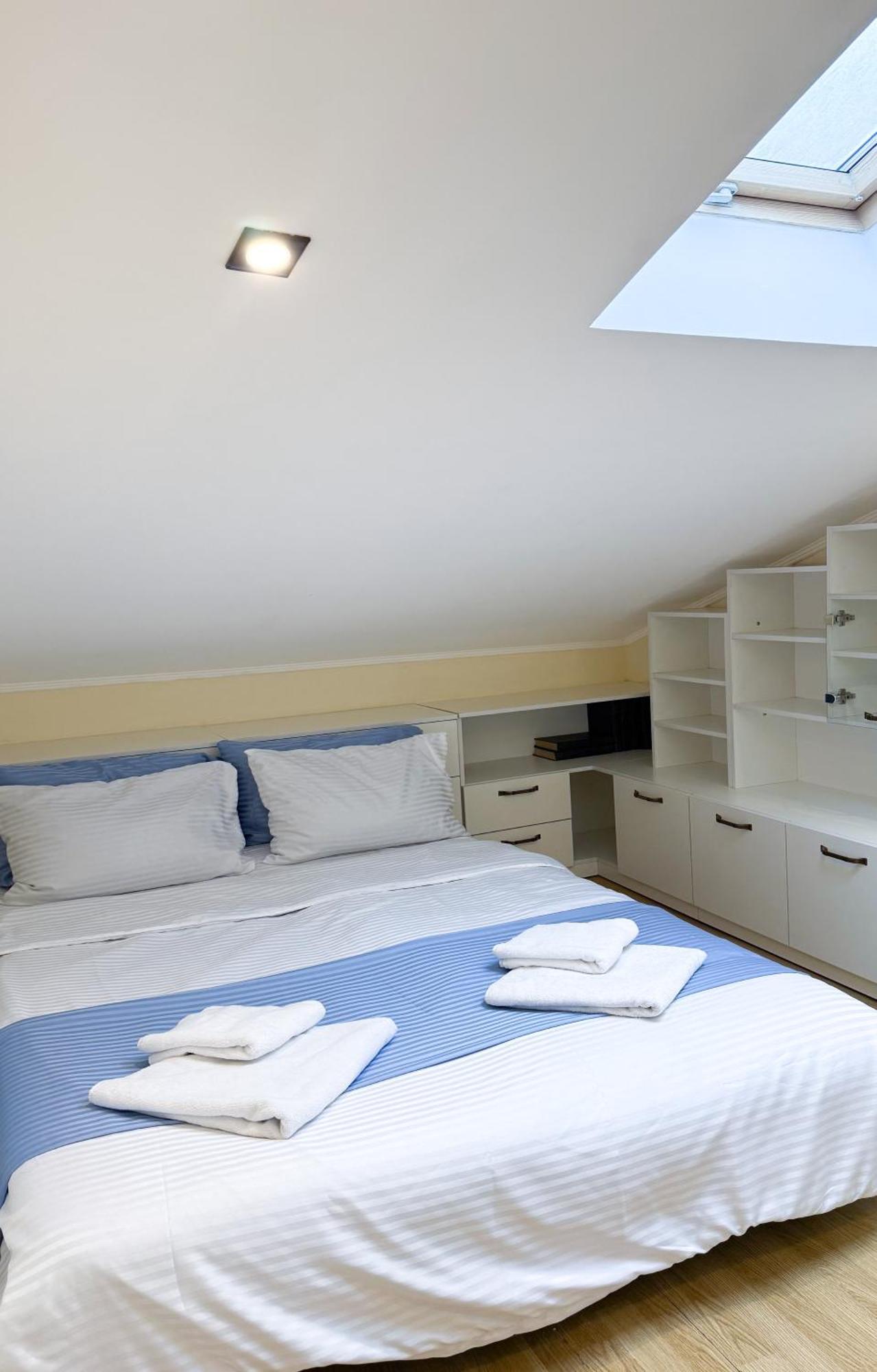 Grand Apartments On Rynok Square Лвив Екстериор снимка