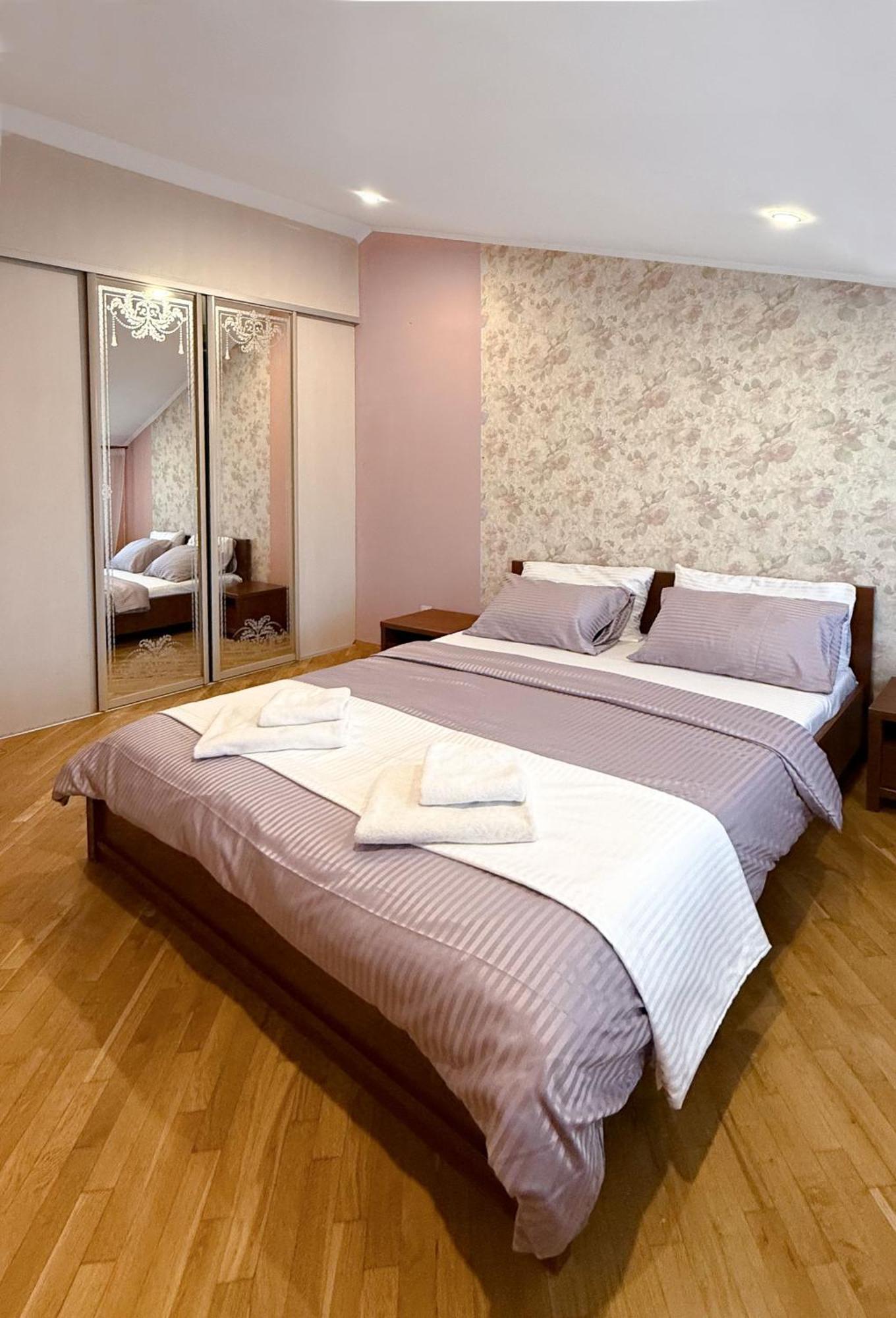 Grand Apartments On Rynok Square Лвив Екстериор снимка