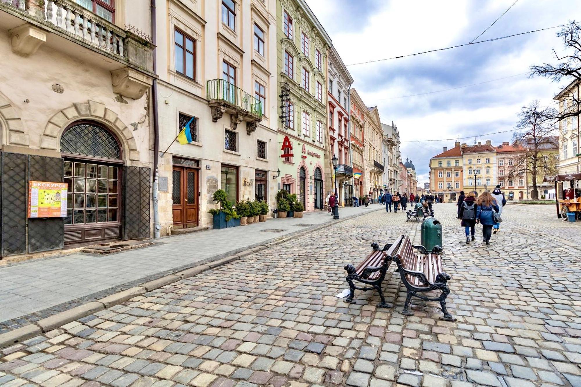 Grand Apartments On Rynok Square Лвив Екстериор снимка