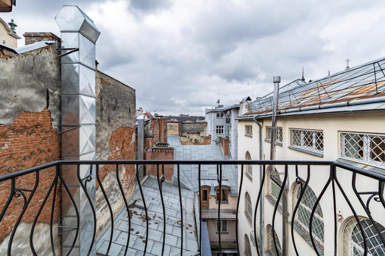 Grand Apartments On Rynok Square Лвив Екстериор снимка