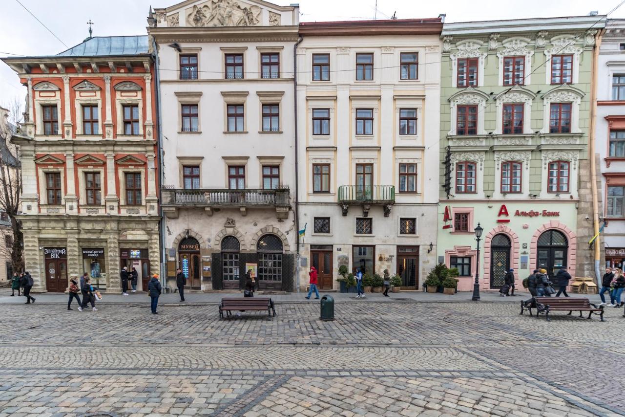 Grand Apartments On Rynok Square Лвив Екстериор снимка