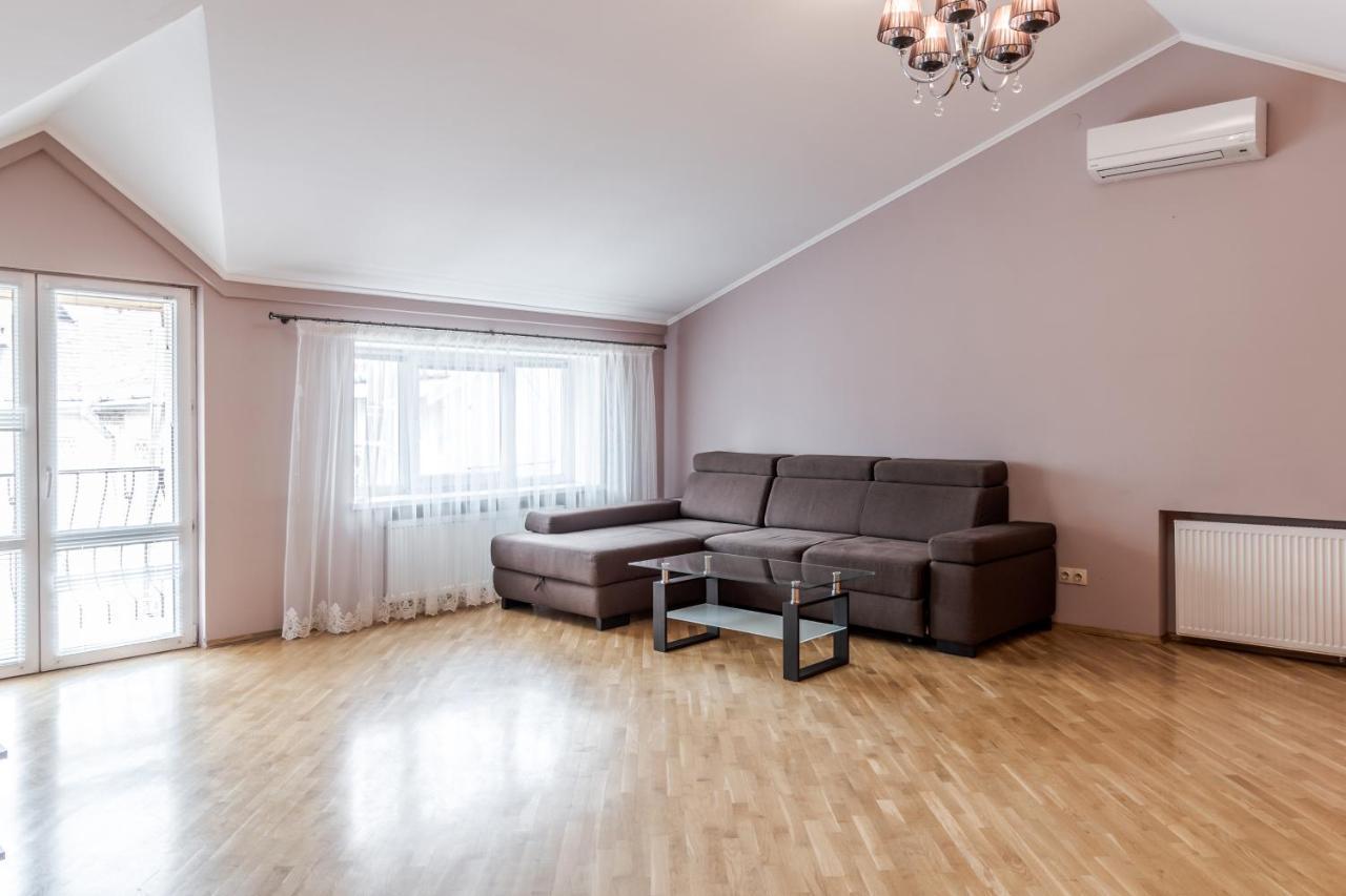 Grand Apartments On Rynok Square Лвив Екстериор снимка