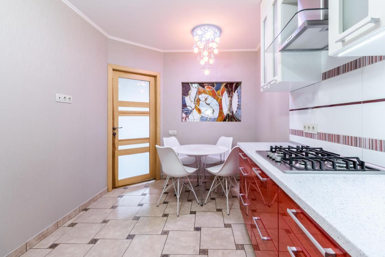 Grand Apartments On Rynok Square Лвив Екстериор снимка