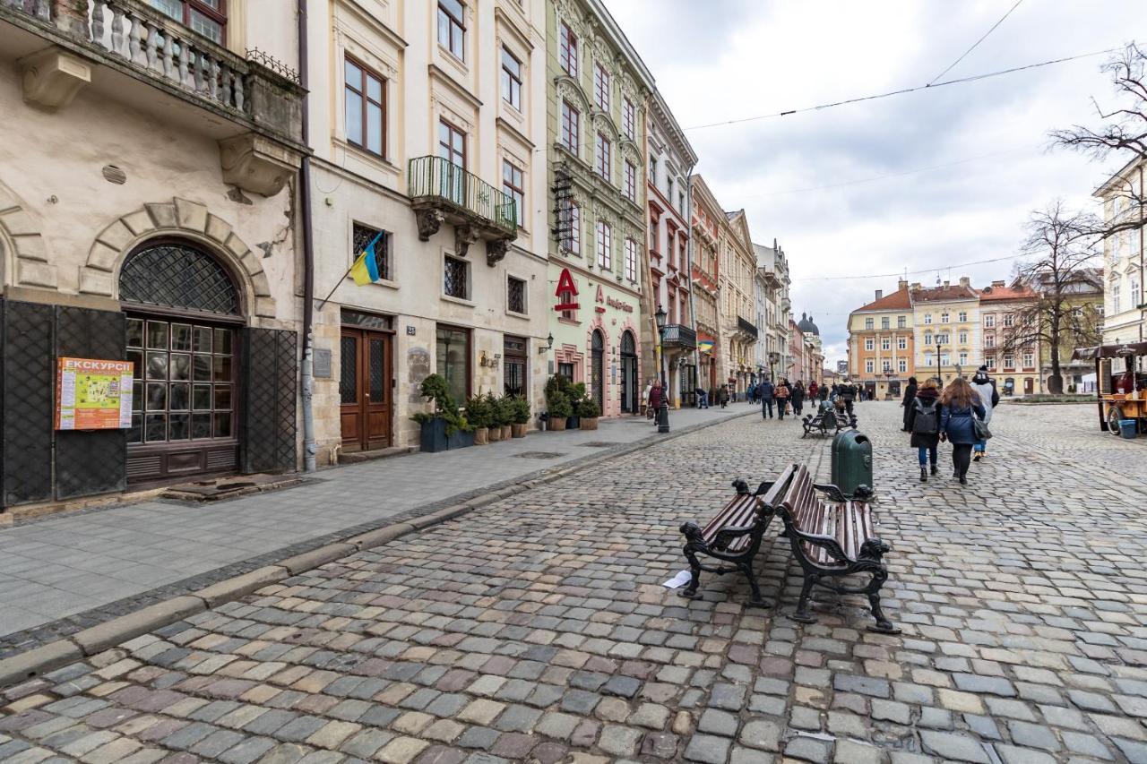 Grand Apartments On Rynok Square Лвив Екстериор снимка