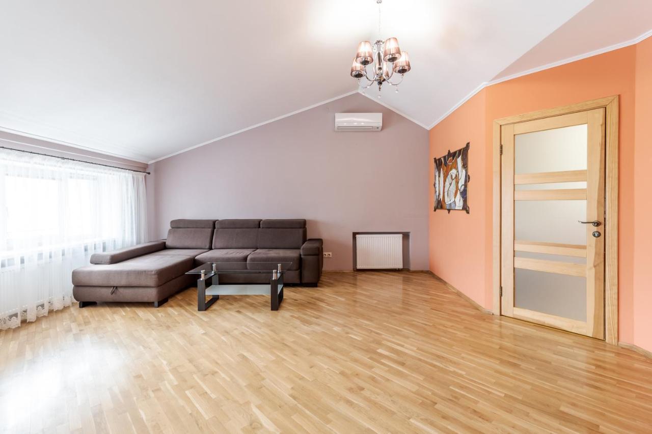 Grand Apartments On Rynok Square Лвив Екстериор снимка
