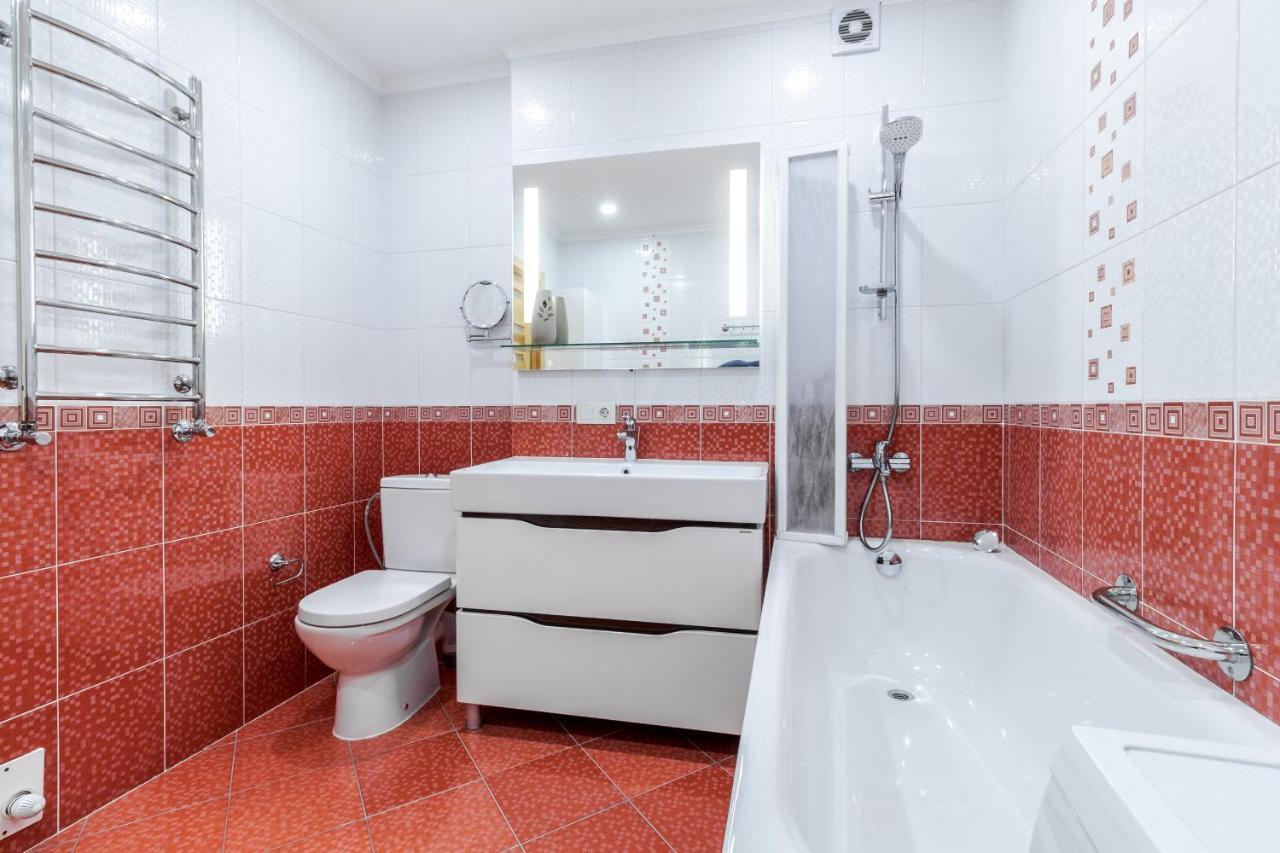 Grand Apartments On Rynok Square Лвив Екстериор снимка